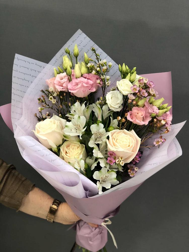 Букет цветов из: Альстромерии, Розы и Лизиантусы в Верхней Салде