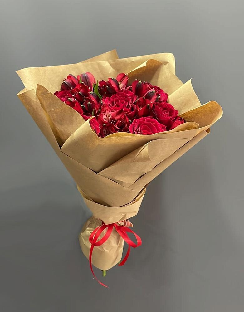 Букет цветов из: Альстромерии и Розы в Верхней Салде