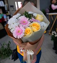 Букет цветов из:  Герберы, Розы и Хризантемы в Верхней Салде