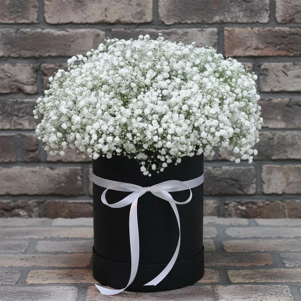 Цветочная композиция из Гипсофила в шляпной коробке в Верхней Салде