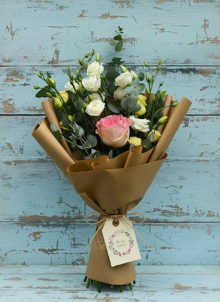 Букет цветов из: Розы и Лизиантусы в Верхней Салде