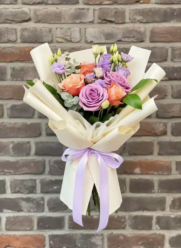 Букет цветов из: Лизиантусы и Розы в Верхней Салде