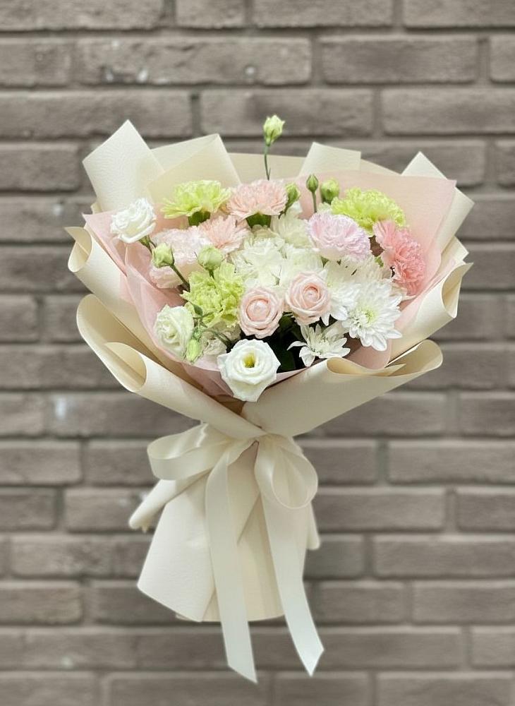 Букет цветов из: Гвоздики, Розы, Лизиантусы и Хризантемы в Верхней Салде