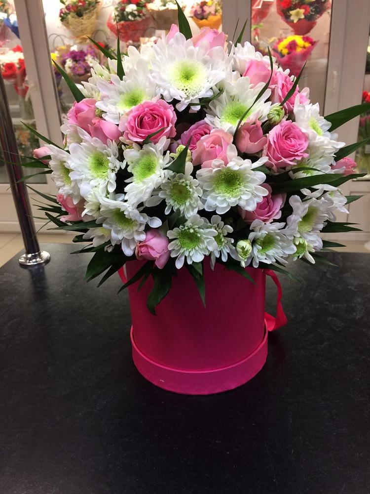 Цветочная композиция из Розы и Хризантемы в шляпной коробке в Верхней Салде