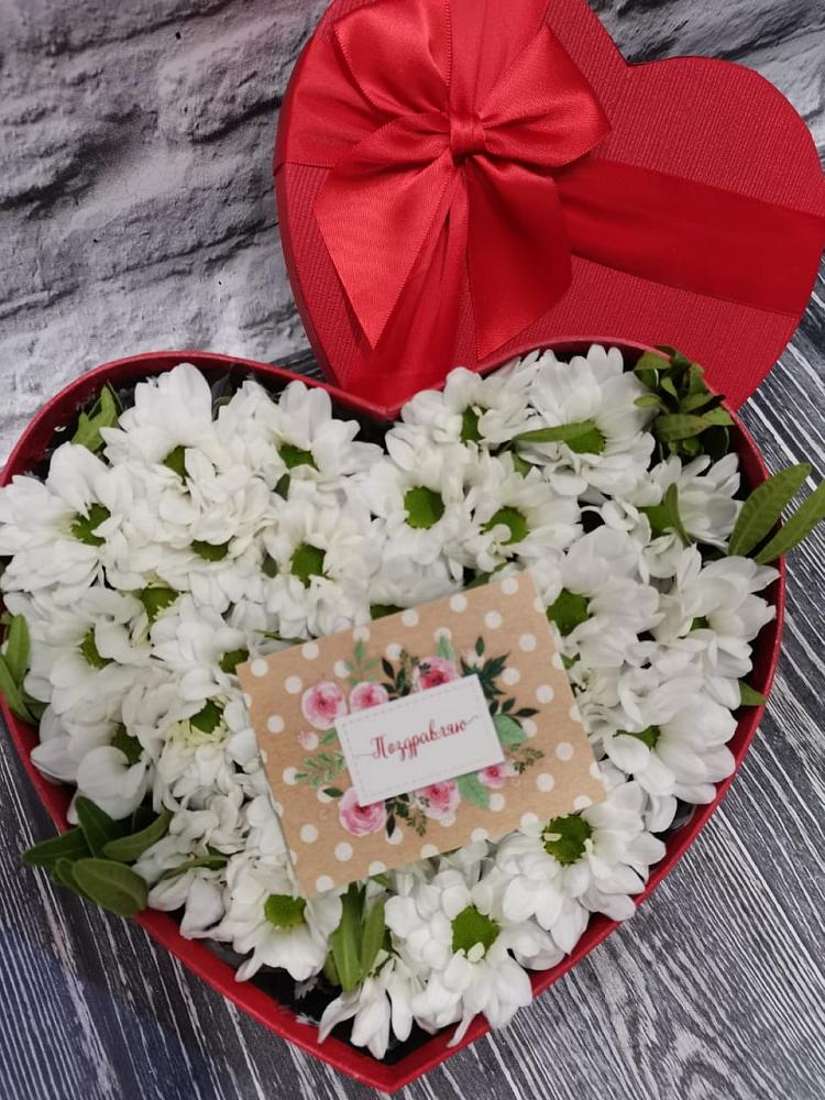 Цветочная композиция из Хризантемы в виде сердца в Верхней Салде