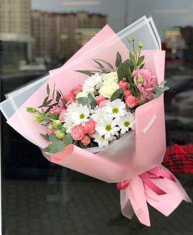 Букет цветов из: Розы, Лизиантусы и Хризантемы в Верхней Салде