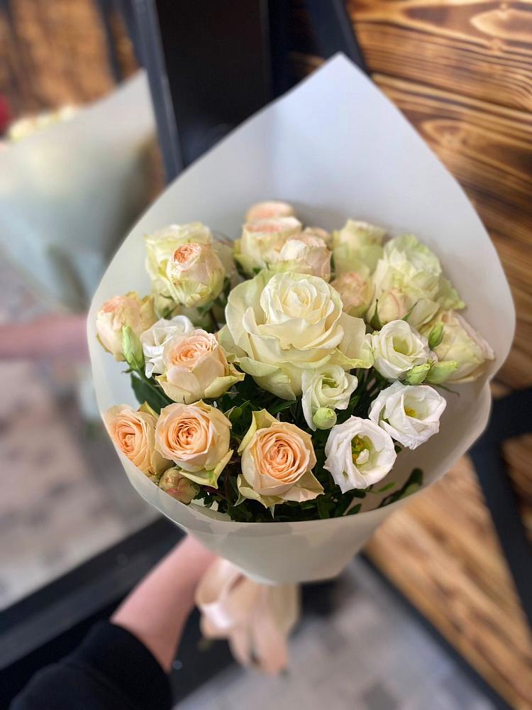 Букет цветов из: Розы и Лизиантусы в Верхней Салде