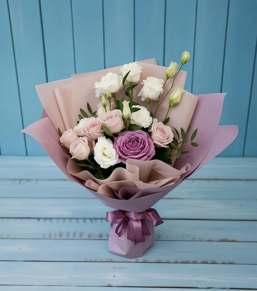 Букет цветов из: Розы и Лизиантусы в Верхней Салде